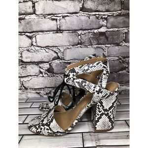 Gianni Bini After Hours White Black Snake Lace Block Heel Sandals Women Sz 7.5M